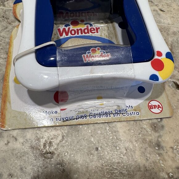 New Wonder Bread Sanwich Seal'r N' Decruster Removes Crust Sandwich Sealer Blue - Picture 4 of 4